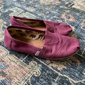 Toms - maroon or burgundy